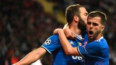 Gonzalo Higuain bejubelt seine Treffer gegen Monaco