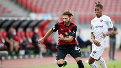 Der 1. FC Nürnberg (l.: Enrico Valentini) will in Ingolstadt den Klassenerhalt perfekt machen