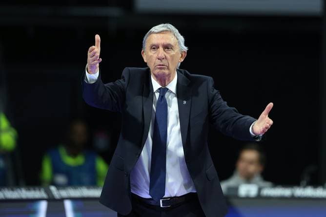 Bei Pesic-Abschied: Bayern geht in Barcelona unter