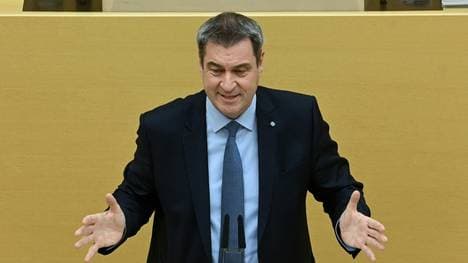 Söder kündigt 25.000 Zuschauer in Bayern an