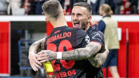 Alejandro Grimaldo (l.) und Aleix Garcia (r.) wollen gegen Benfica den ersten Sieg der CL-Saison