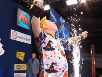 Peter Wright gewinnt zum zweiten Mal die European Darts Championship! Im Endspiel setzt sich "Snakebite" gegen James Wade durch.