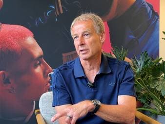 Jürgen Klinsmann findet nach dem blamablen deutschen WM-Aus deutliche Worte. Der ehemalige Bundestrainer empfindet dabei Scham, hat aber Hoffnung in den designierten Bundestrainer Jürgen Klopp. 