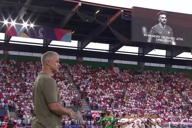 Ergreifende Schweigeminute bei Deutschland-Spiel