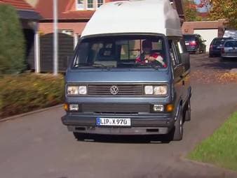 PS Profi Zuschauerin Caro ist leidenschaftliche Seglerin. Für ihre Trips im Sommer ans Meer sucht die Studentin einen Campingbus für maximal 6000 Euro. „Kein Problem“, denken sich die PS Profis JP und Sid. Doch unter den T3 und T4 dieser Welt finden die beiden Dortmunder nicht nur Positives!