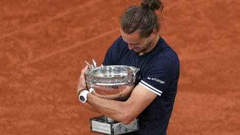 Alexander Zverev mit dem Siegerpokal