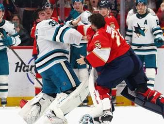 Fliegende Fäuste: Goalie-Fight in der NHL