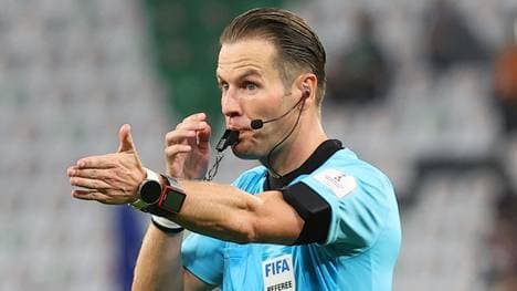 Danny Makkelie pfeift am Freitag das Eröffnungsspiel