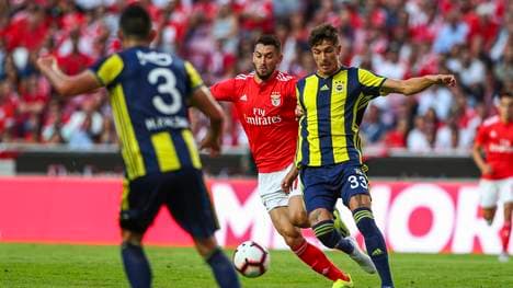Roman Neustädter (r.) trifft mit Fenerbahce in der 3. Quali-Runde auf Benfica Lissabon