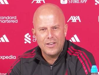 Vor dem Ligaspiel gegen Bournemouth wird Liverpool mit Alexander Isak und Marc Guéhi in Verbindung gebracht. Trainer Arne Slot lässt sich jedoch kaum in die Karten schauen.