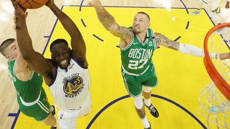 Auf Meisterkurs: Daniel Theis (rechts) mit den Celtics