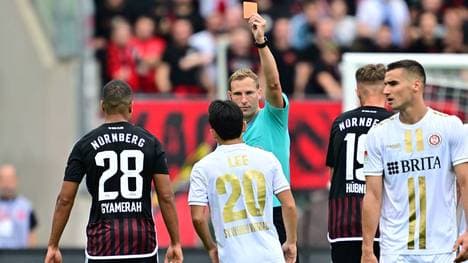 Im Zweitliga-Spiel zwischen Nürnberg und Wiesbaden gab es drei Platzverweise