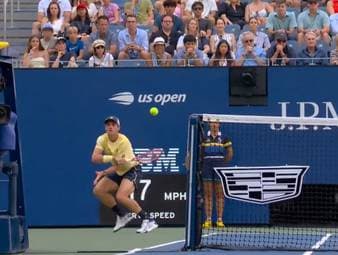 Carlos Alcaraz steht im Viertelfinale der US Open. Der Titelverteidiger setzt sich gegen Tommy Paul durch.