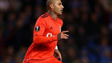 Der 35 Jahre alte Rechtsaußen spielte von 2010 bis 2012 und seit 2015 für Besiktas und wurde zweimal türkischer Meister