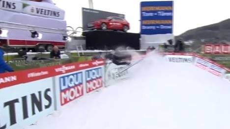 Beim Training der Vierschanzentournee in Innsbruck kommt es zu einem Unfall