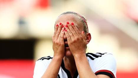 Mandy Islacker hält sich den Kopf