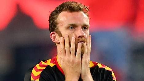 Hamburger SV v Karlsruher SC - Bundesliga Playoff First Leg