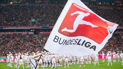 Fahne der DFL bei der Bundesliga-Saisoneröffnung