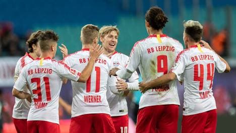 Emil Forsberg (m.) fehlt seinen Teamkollegen im DFB-Pokal gegen Hoffenheim