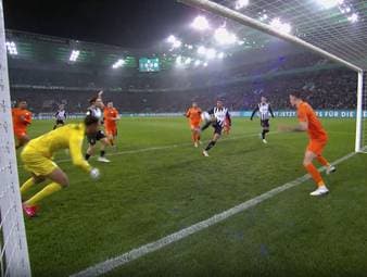 Borussia Mönchengladbach zieht dank eines Last-Minute-Treffers in der Verlängerung ins Viertelfinale des DFB-Pokals ein. Manu Kone wird gegen den VfL Wolfsburg zum Helden.