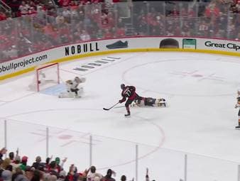 Der Kampf um den Stanley Cup geht in die heiße Phase. In Spiel zwei der NHL-Finals zwischen den Vegas Golden Knights und den Carolina Hurricanes kommt es zum Overtime-Drama.