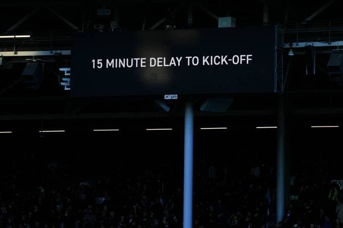 Notfall verzögert Liverpool-Anpfiff