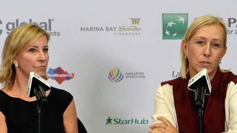 Chris Evert (l.) ist an Krebs erkrankt