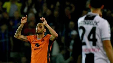 Calhanoglu bejubelt sein Tor zum 1:1