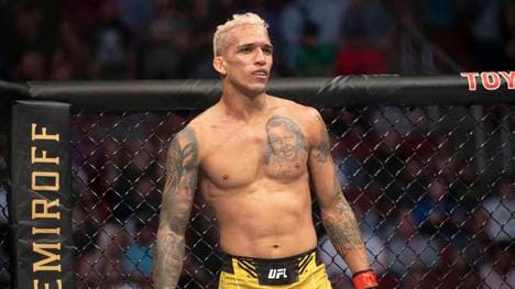 Charles Oliveira verliert seinen Titel wegen Gewichtsproblemen
