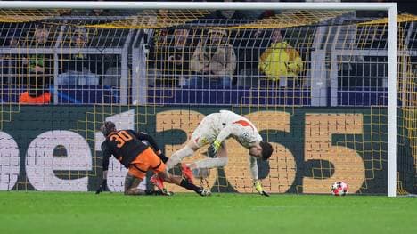 Gregor Kobel leistete sich gegen Donezk einen dicken Schnitzer