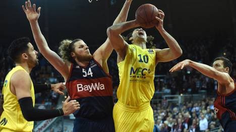 John Bryant (2.v.l.) behielt mit Bayern München die Oberhand