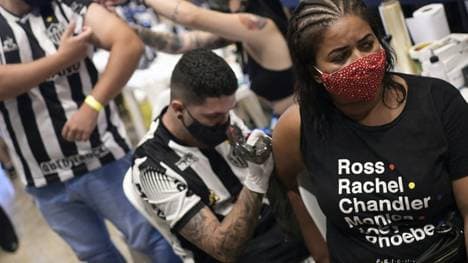 Fans von Atletico Mineiro bekommen ihre Meister-Tattoos