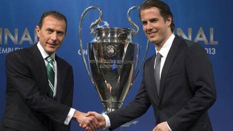 Lars Ricken (r.) steigt beim BVB auf