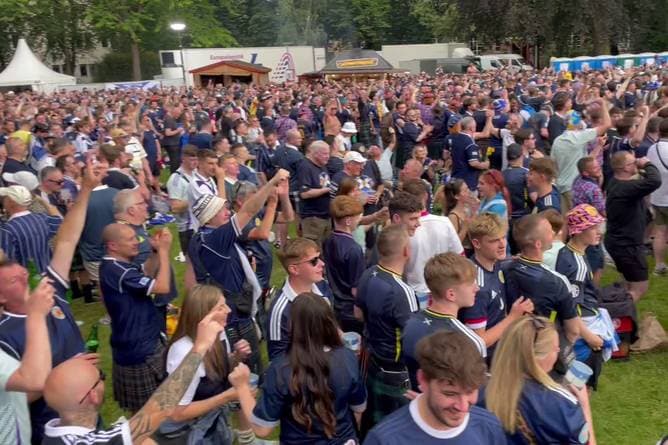 65.000! Schotten nehmen Stuttgart ein