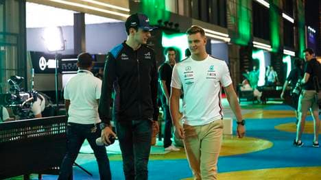 Esteban Ocon (l.) könnte Mick Schumacher zu einem Formel-1-Cockpit verhelfen