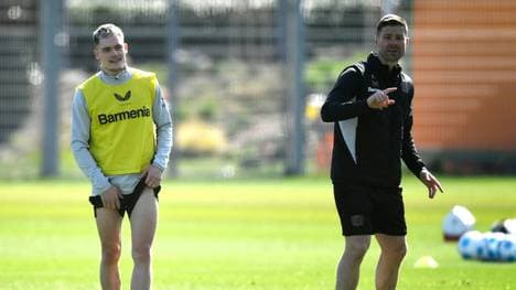 Alonso (r.) kann wieder auf Wirtz setzen