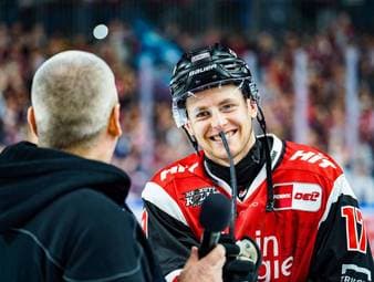 Erst zu spät, dann der Held