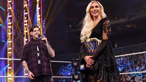 Dominik Mysterio und Charlotte Flair haben neue WWE-Verträge unterschrieben