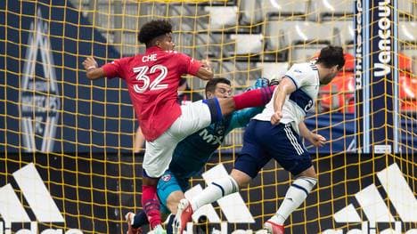 Justin Che (l.) bestritt für den FC Bayern acht Spiele in der 3. Liga