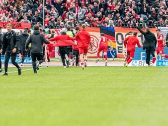 Cottbus steigt auf - Riesen-Drama in Duisburg