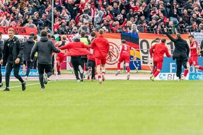Cottbus steigt auf - Riesen-Drama in Duisburg