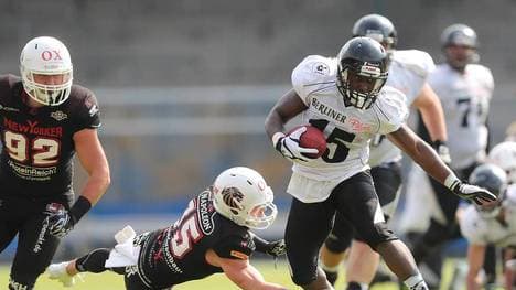 Berlins Andreas Betza (Nr.15) ist einer der Aktivposten im Berliner Kader