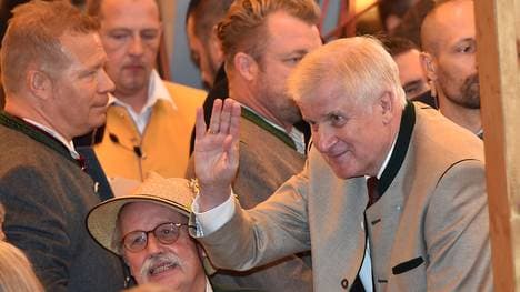 Horst Seehofer möchte dem deutschen Team vor Ort am liebsten im Finale die Daumen drücken