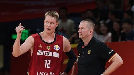 Robin Benzing (l.) steht vor seinem 150. Länderspiel