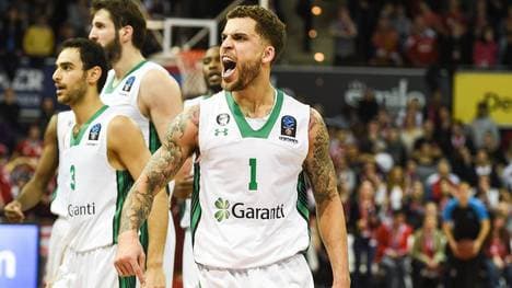 Scottie Wilbekin feiert den Eurocupsieg von Darüssafaka Istanbul