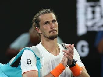 Desaster für Alexander Zverev: Der Deutsche scheidet im Halbfinale der Australian Open gegen Carlos Alcaraz aus.