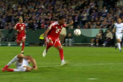 Ärger im Pokal! Bayern-Tor hätte nicht zählen dürfen