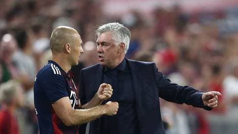 Arjen Robben (l.) wehrt sich gegen die Darstellung, er habe Carlo Ancelotti Unschönes verbal hinterhergeworfen