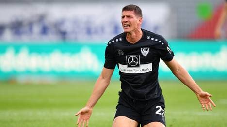 Mario Gomez ärgert sich über die Niederlage in Kiel