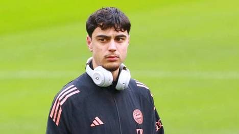 Aleksandar Pavlovic wird auch im Rückspiel gegen Bayer fehlen